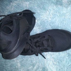 Boys 4Y Nike Arrowz GS black shoe